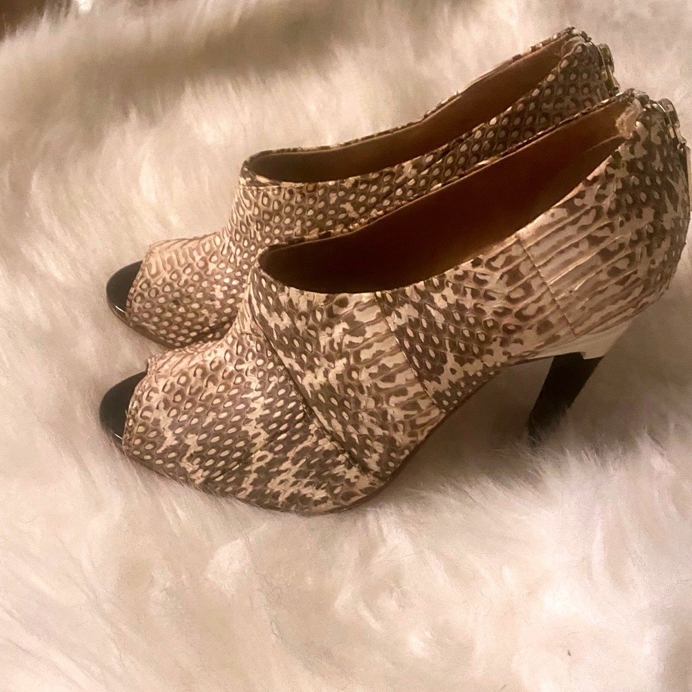 LAMB Women's Peep Toe Booties Heels‎ Snake Print Zipper Back 8.5M Stiletto Sexy